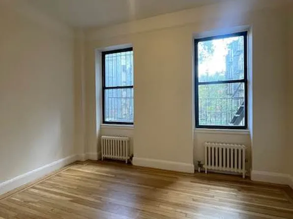 78 Manhattan Avenue image 3 of 11