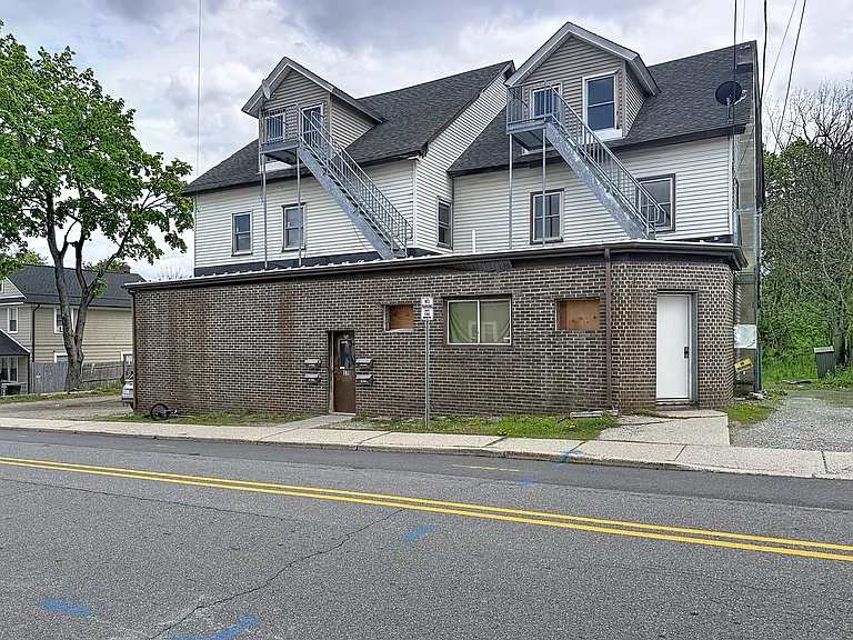 174-176 Main St #2R — Photo 8