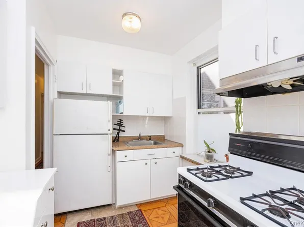 141-24 78th Road image 2 of 12