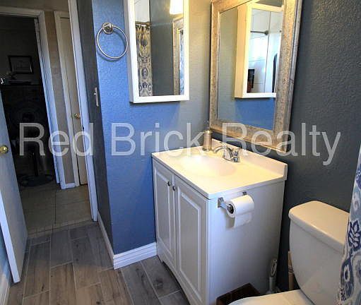3rd image of 2445 E Chipman Rd