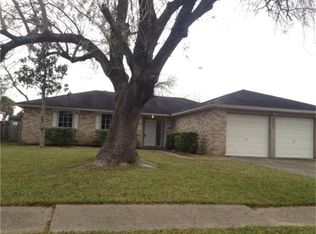 2806 Pilgrims Point Dr, Webster, TX 77598