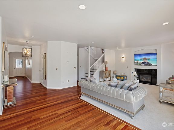 4th image of 7526 34th Street NE