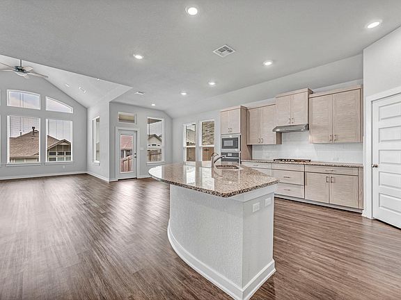 2nd image of 121 High Plains Dr