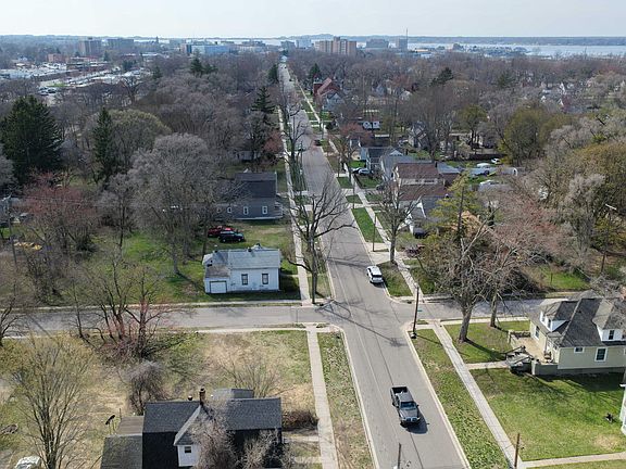 3rd image of 555 Amity Ave