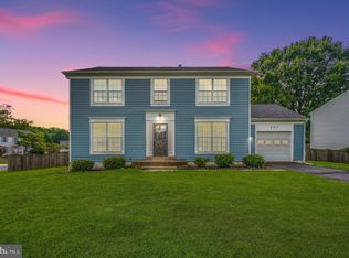 802 Pointer Ridge Dr, Gaithersburg, MD 20878
