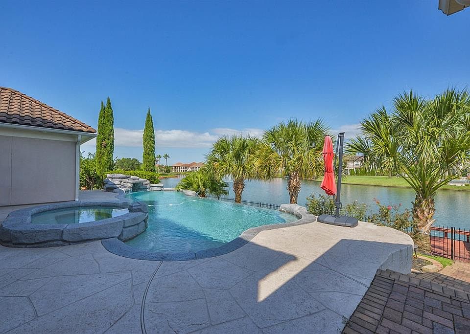 1st image of 19010 Crescent Bay Dr