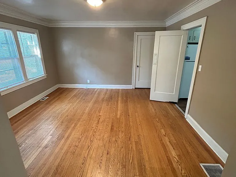 5446 Charlotte St — Photo 7
