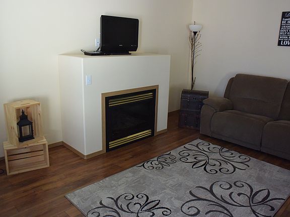 3rd image of 1806 NE Edge Park Dr