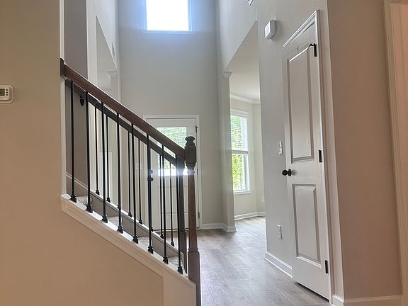 5th image of 2205 Valley Ct