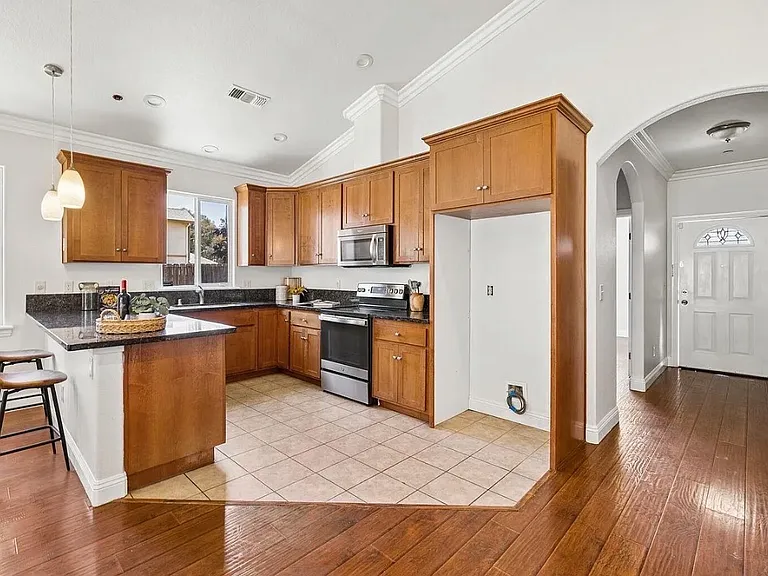 1501 Rene Ave — Photo 6