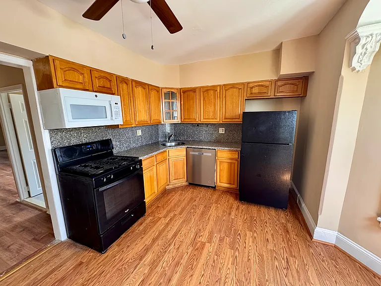 220 Osborn St #2 — Photo 9