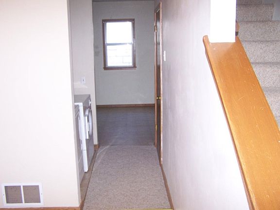 Hallway/Laundry