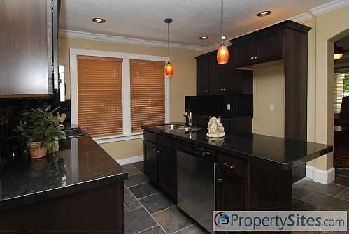 5th image of 1010 E Emerson Ave