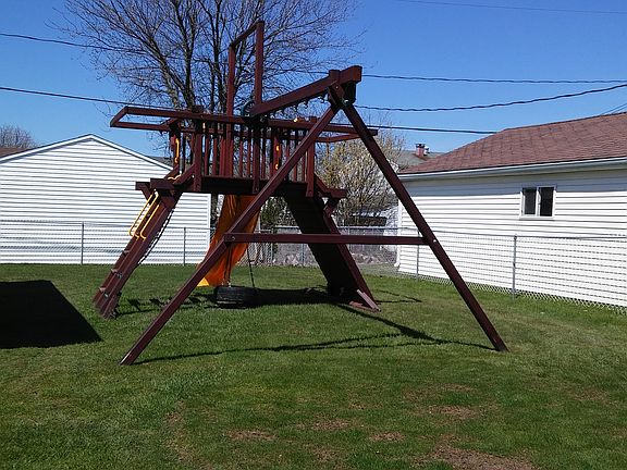 2nd image of 8 Saint Lucia Ln