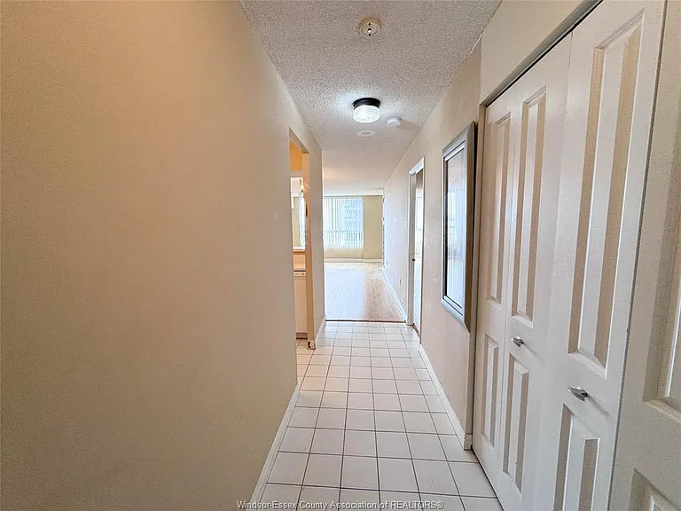 75 Riverside Dr E #406 — Photo 2
