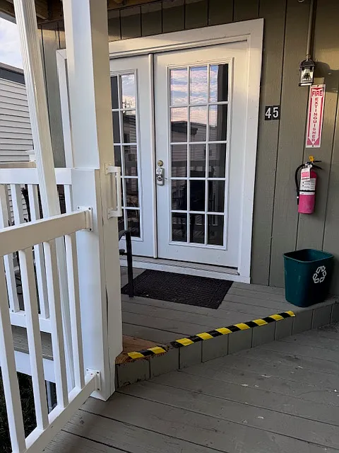 12 G St — Photo 1