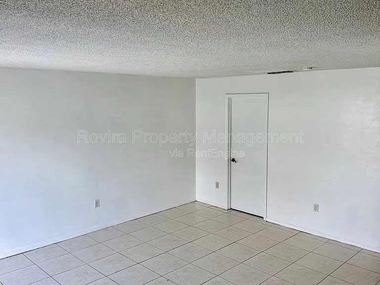 1501 Chevington Ct — Photo 9