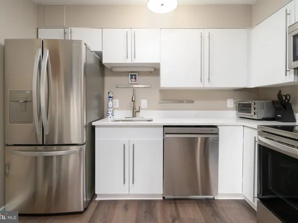 2111 Wisconsin Ave NW APT 512, Washington, DC 20007