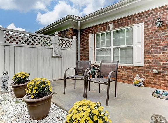 5th image of 3321 Abbey Walk Ln