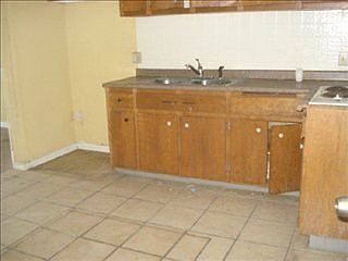 3rd image of 607 Royal Ave #609