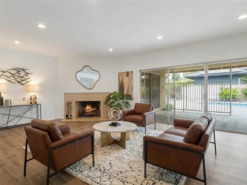 4 bed, 2920 sqft, $5,995 — Photo 4