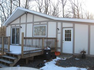 Sparrow Rd, Bushkill, PA 18324