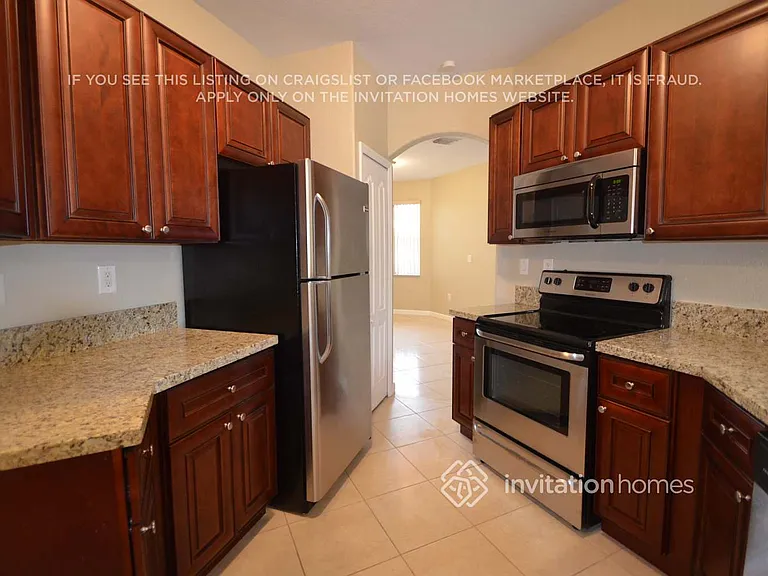 11260 NW 74th Ter — Photo 4