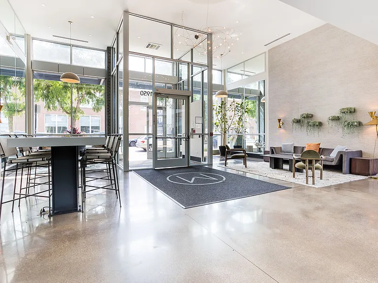 Luxe Logan Square — Photo 14