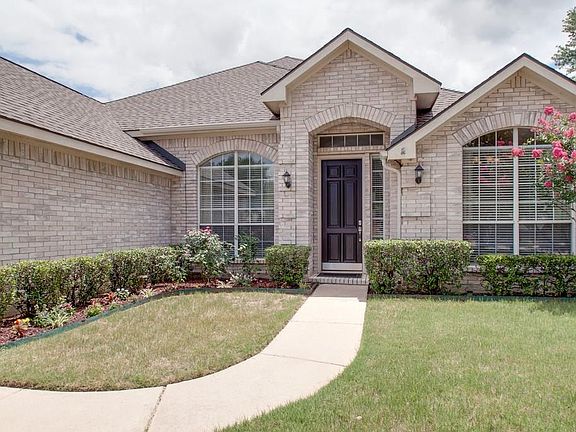 3rd image of 1209 Chinaberry Dr