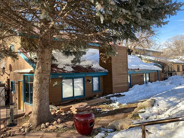 Winter sun shines directly into the huge South Windows. Great passive Solar!