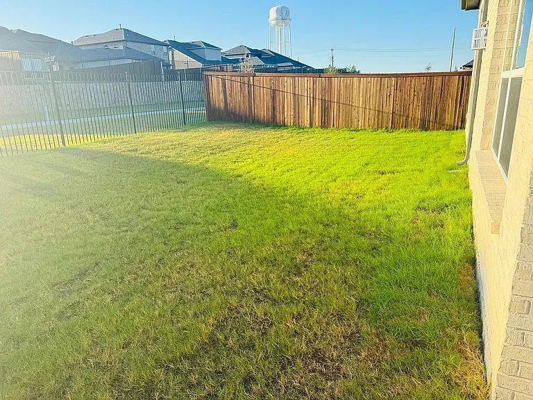 905 Tartane Dr — Photo 15