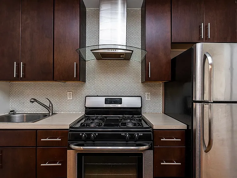 20 Fayette St #3R — Photo 5