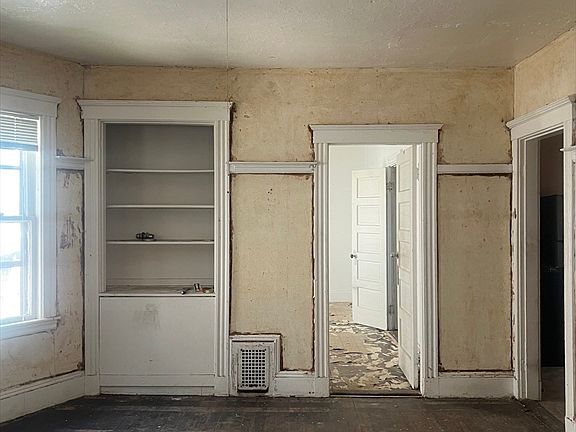 3rd image of 35 Alpha Rd
