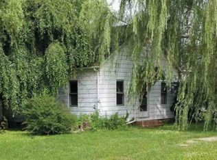 345 N Sycamore St, Dana, IN 47847