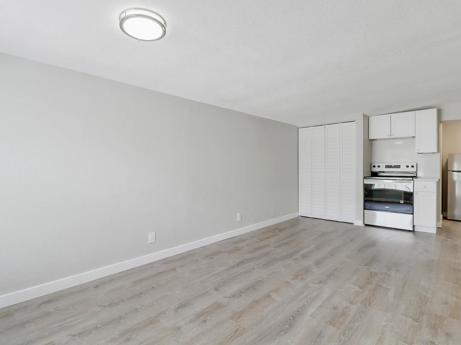 Studio, 1.0 bath, 400 sqft, $1,600 — Photo 3