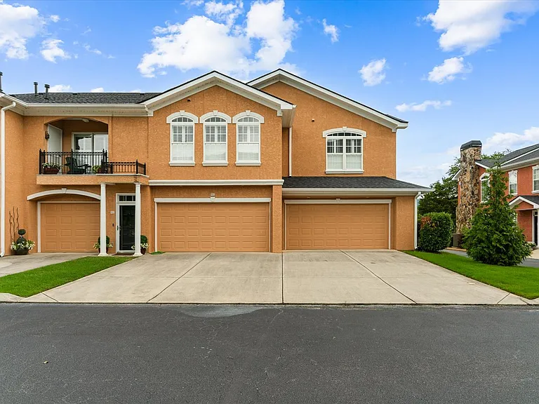 901 Renaissance Ct — Photo 38