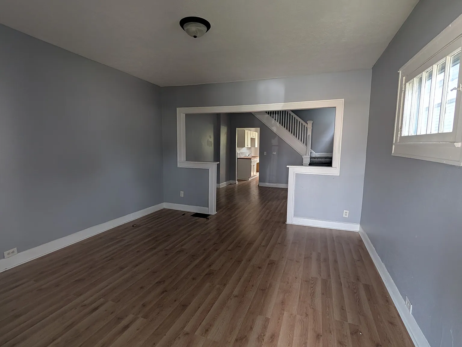 3 bed, 1100 sqft, $1,600 — Photo 2