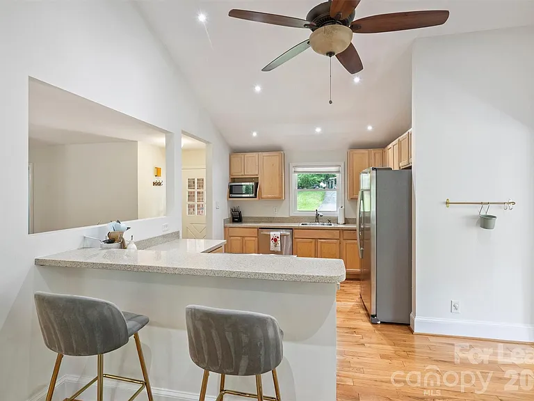 2027 Wensley Dr — Photo 5