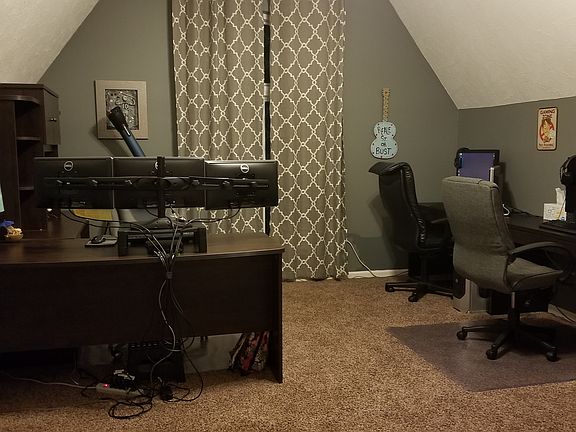 Bedroom #4- 17' x 13.5'