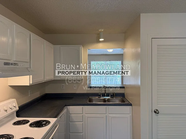 5622 Boxwood Garden Way — Photo 8