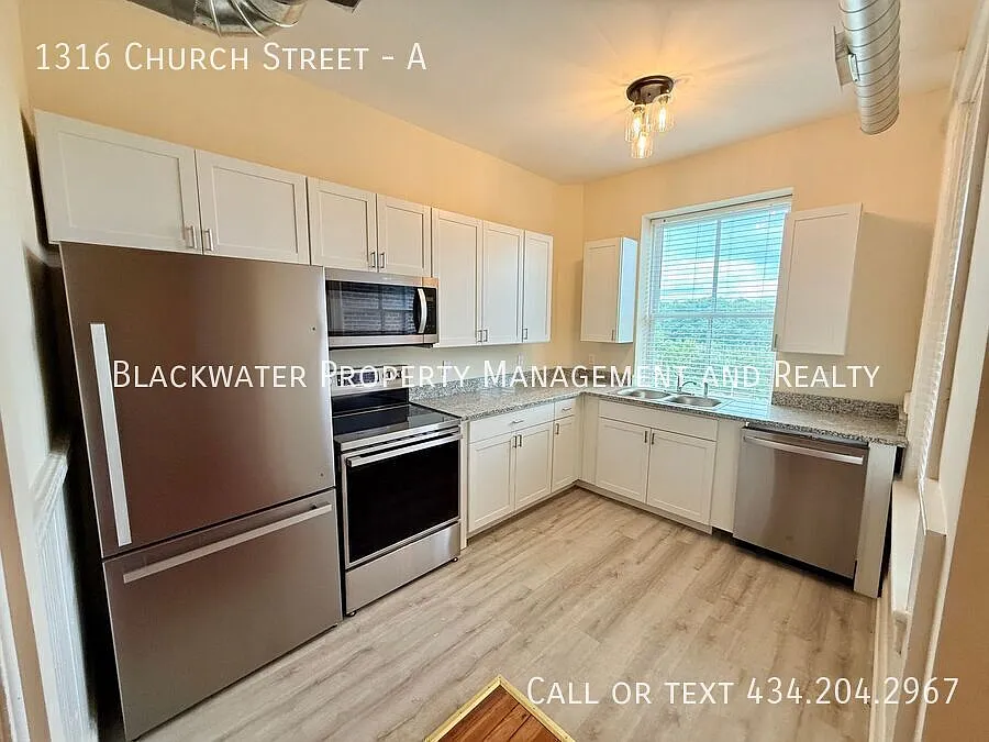 2 Bedroom Townhome in Downtown Lynchburg! — Photo 4
