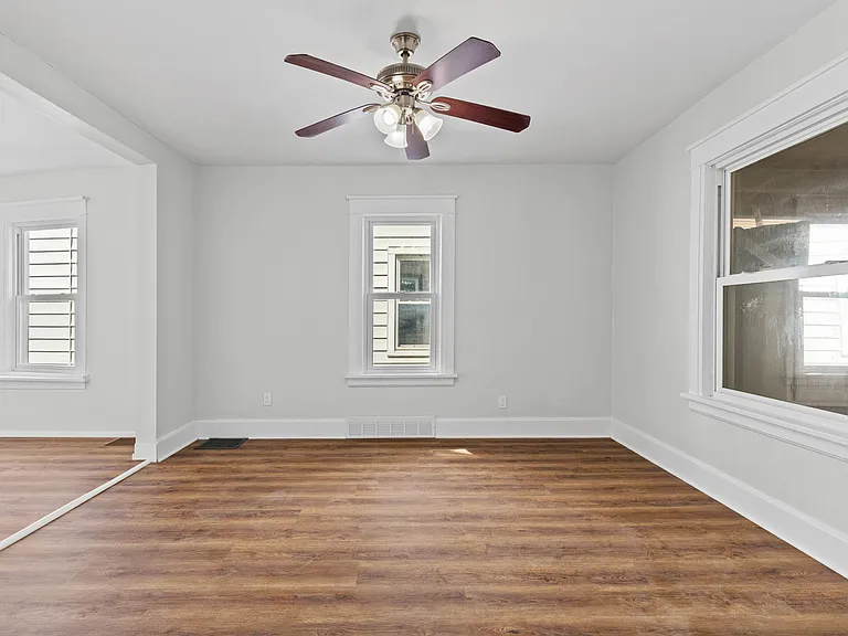 134 W Chestnut St — Photo 15