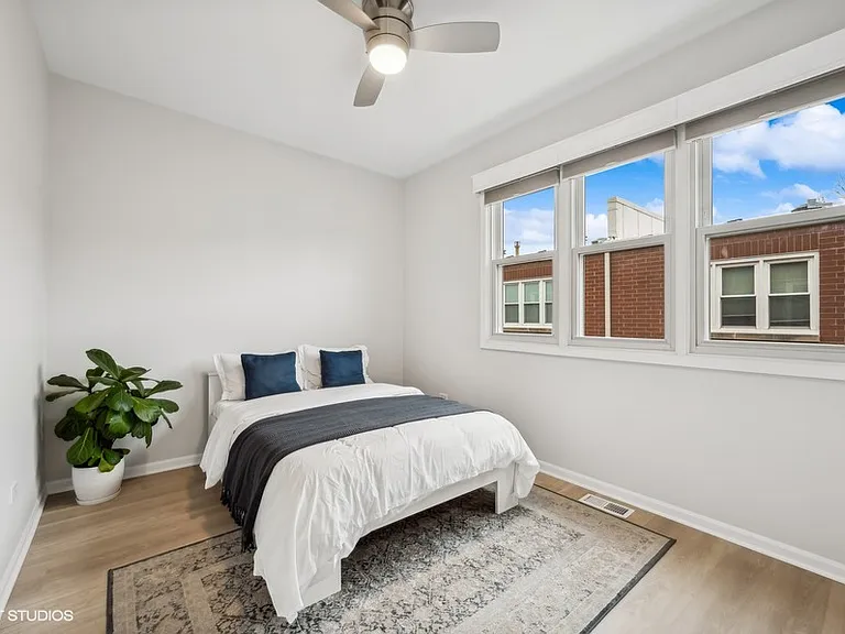 1765 W Altgeld St #H — Photo 13