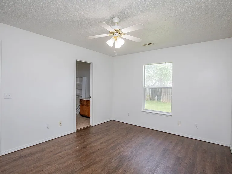 2509 Parkcrest Dr — Photo 12