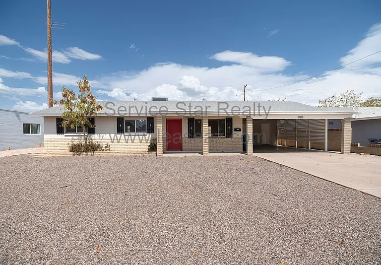 1705 N Camellia St — Photo 1