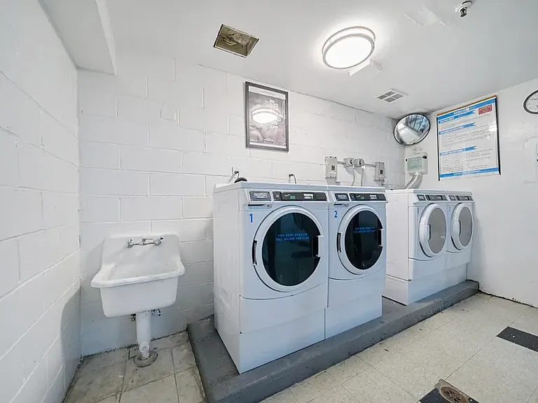 331 W 43rd St #3C — Photo 10