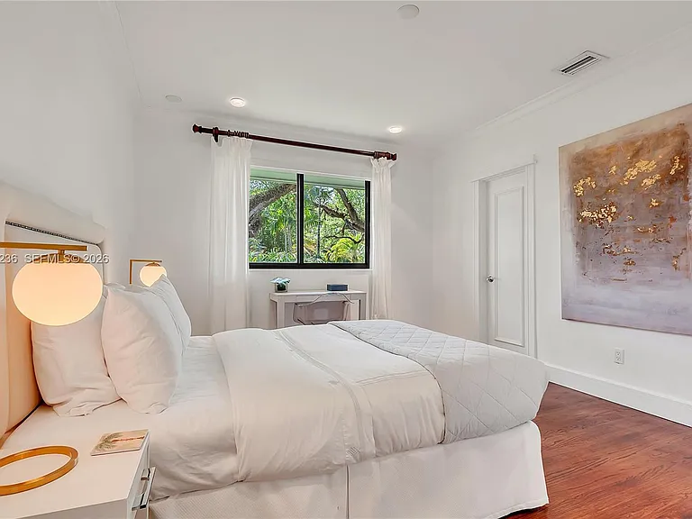 3425 Alhambra Cir — Photo 32