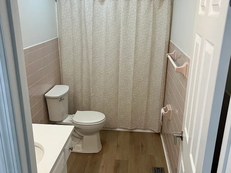 429 Westwood Dr #4 — Photo 26