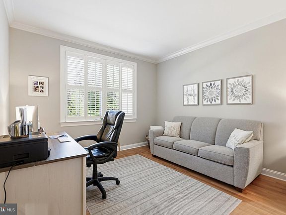 5th image of 105 Silver Tail Ln