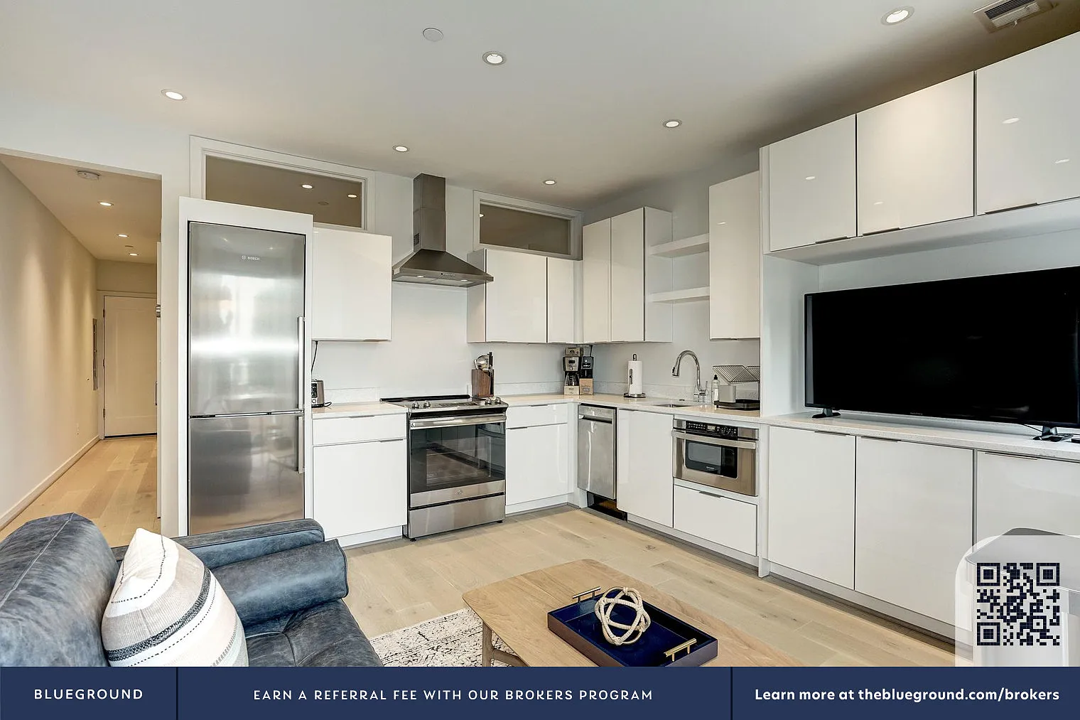 1 bed, 1.5 bath, 578 sqft, $1,970 — Photo 3